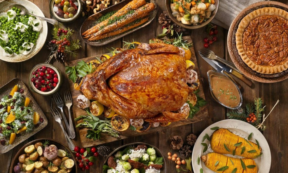 5 Easy Ways To Reduce Bloating After Thanksgiving Dinner